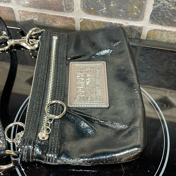 Preloved Coach Poppy Patent Leather wristlet/hand bag cheetah print inside - Picture 8 of 12